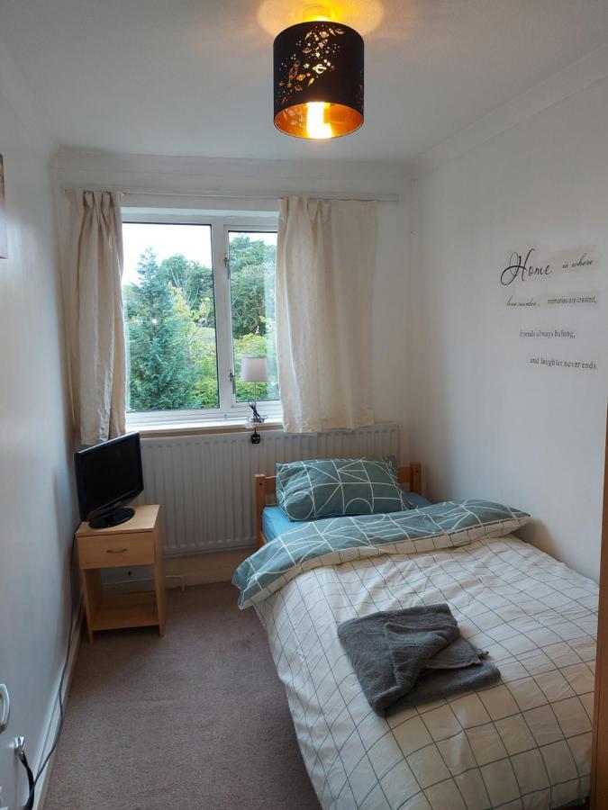 Spacious And Serene Stay Near Milton Keynes Centre Willen Exterior photo