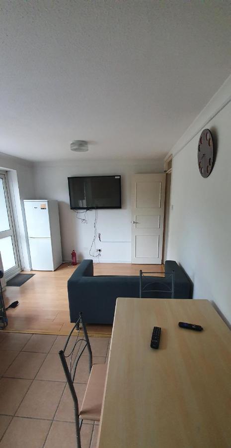 Spacious And Serene Stay Near Milton Keynes Centre Willen Exterior photo
