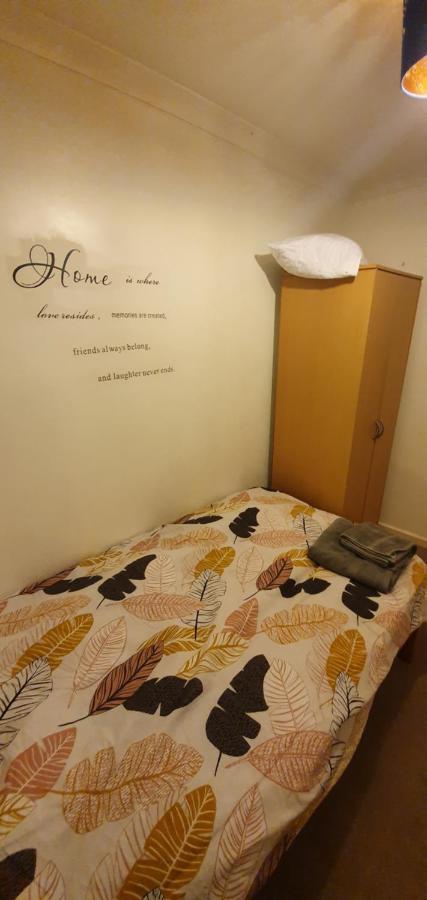 Spacious And Serene Stay Near Milton Keynes Centre Willen Exterior photo