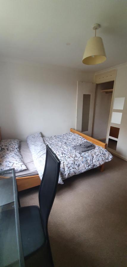 Spacious And Serene Stay Near Milton Keynes Centre Willen Exterior photo