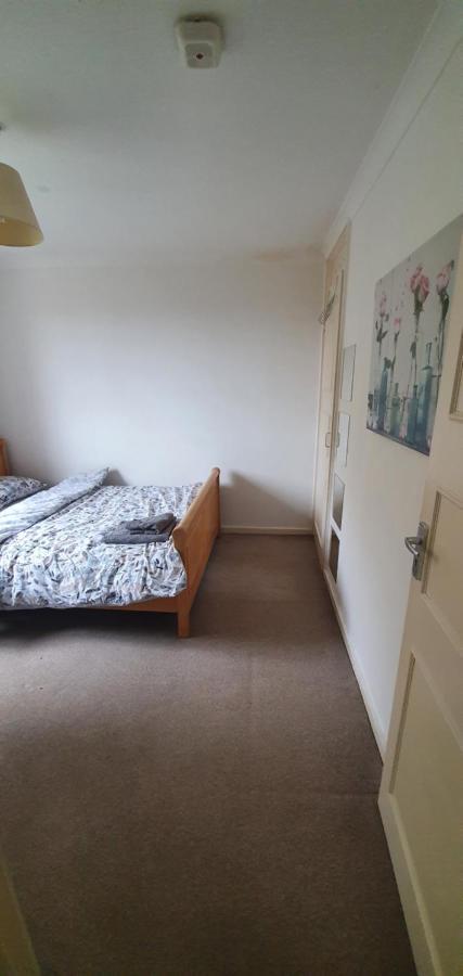 Spacious And Serene Stay Near Milton Keynes Centre Willen Exterior photo